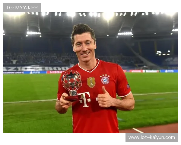 37岁莱万帽子戏法，体坛联播聚焦老将风采