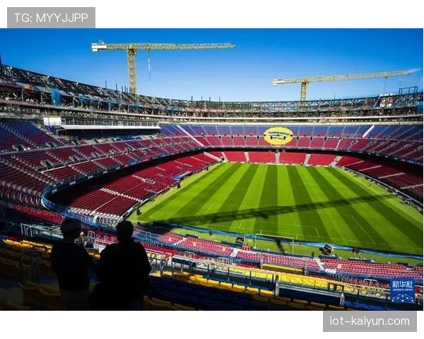 巴塞罗那新诺坎普球场东看台顶棚完成合龙，进入最后施工阶段